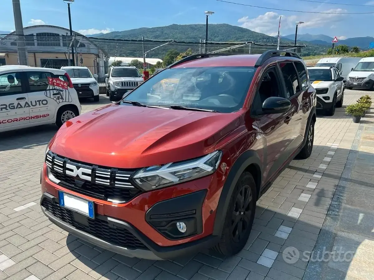 Usata Dacia Jogger Extreme 101 CV (74 kW) 2023 Giallo Monovolume