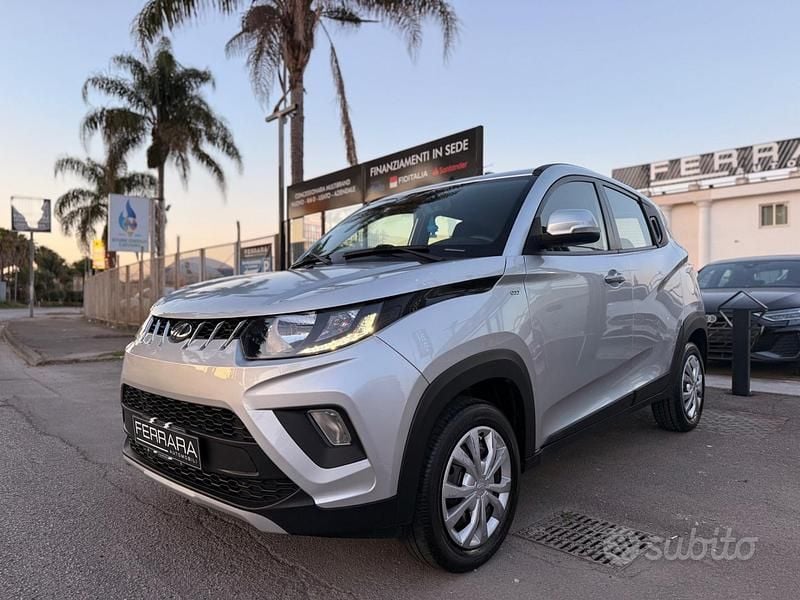 Usata Mahindra KUV100 87 CV (63 kW) 2022 Grigio SUV