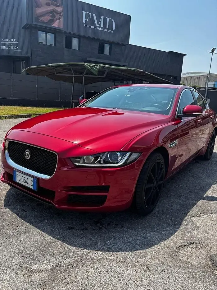 Usata Jaguar XE 180 CV (132 kW) 2016 Rosso Berlina