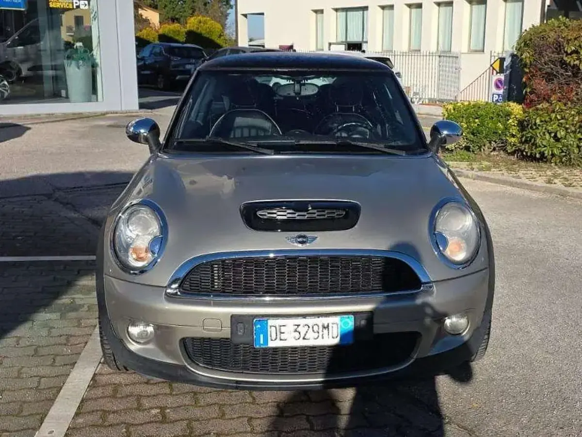Usata Mini Cooper S Salt 175 CV (128 kW) 2006 Grigio chiaro Utilitaria