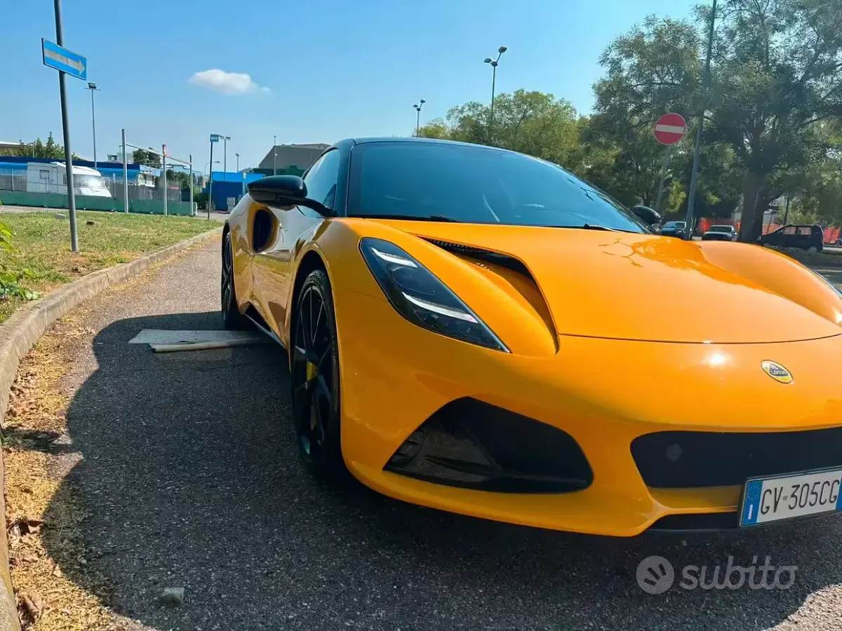 Usata Lotus Emira 364 CV (267 kW) 2024 Giallo Coupé