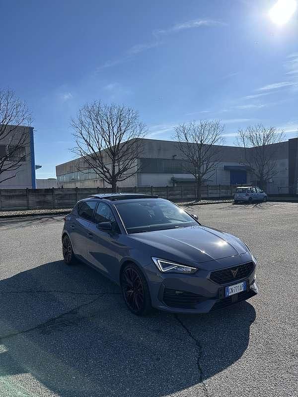 Usata 2023 Cupra Leon VZ2 Berlina | 30.900 € (Cara) - Immagine 1/4