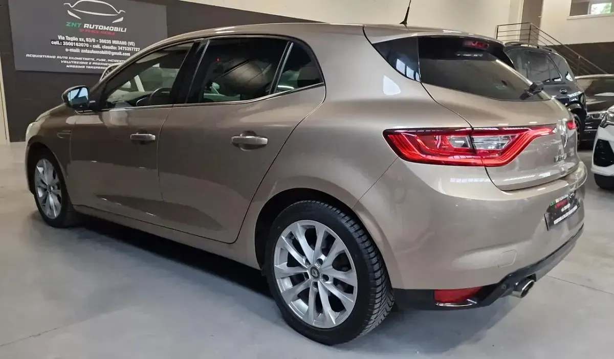 Usata Renault Mégane Bose Edition 131 CV (96 kW) 2017 Oro Berlina