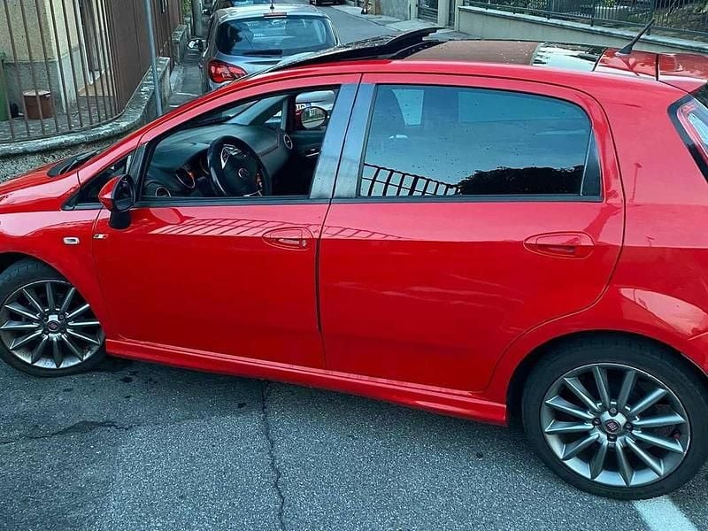 Usata Fiat Grande Punto Sport 105 CV (77 kW) 2012 Rosso Utilitaria