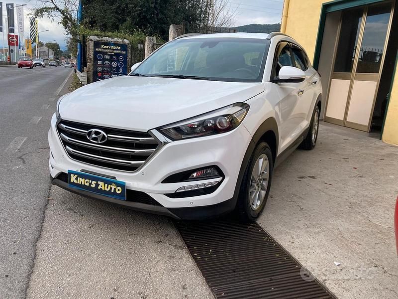 Bianco metallizzato Usata 2016 Hyundai Tucson Xpossible SUV | 14.999 € (Cara) - Immagine 1/4