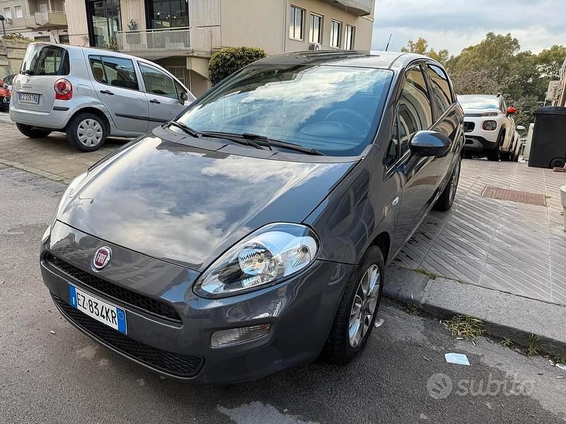 Usata Fiat Punto Lounge 69 CV (50 kW) 2015 Grigio Utilitaria