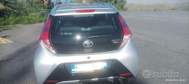 Usata Toyota Aygo X-play 69 CV (50 kW) 2016 Grigio Utilitaria