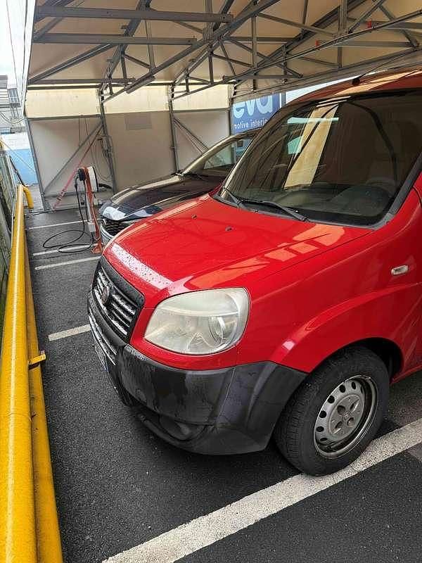 Usata Fiat Doblò Active 103 CV (75 kW) 2009 Rosso Monovolume