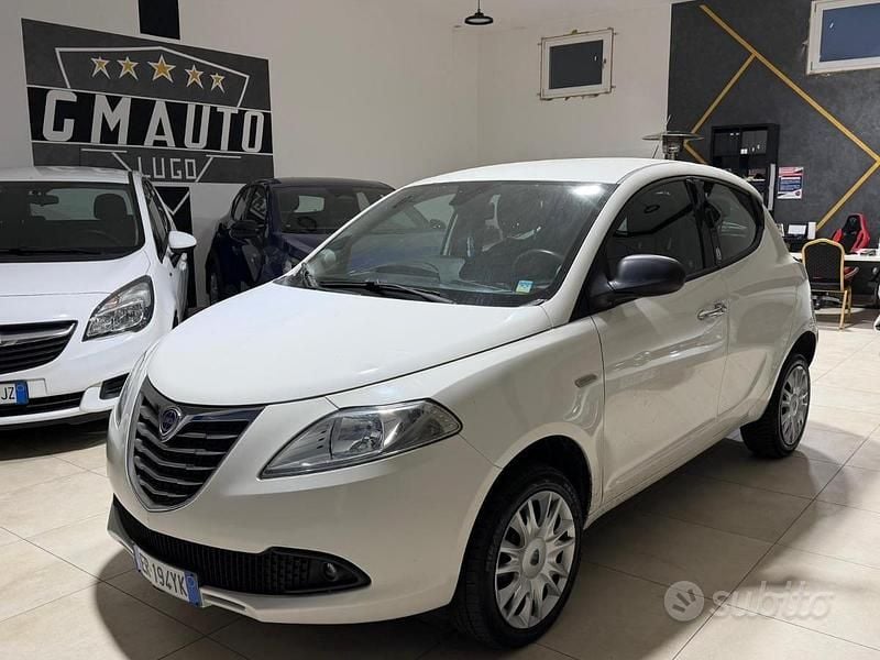 Usata Lancia Ypsilon 80 CV (58 kW) 2015 Bianco Utilitaria