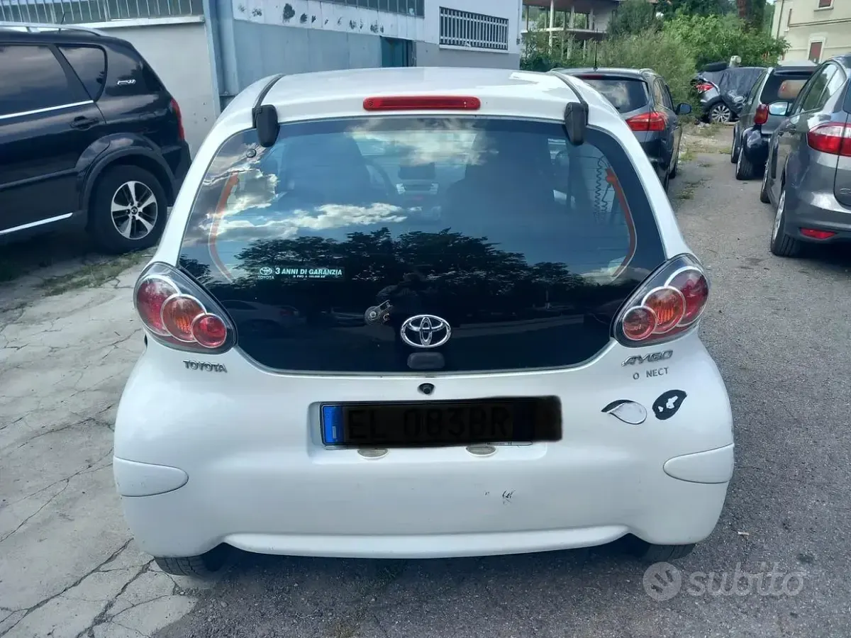 Usata Toyota Aygo 68 CV (50 kW) 2011 Bianco Utilitaria