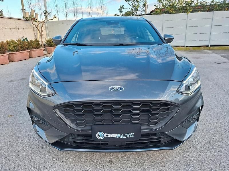 Usata Ford Focus ST-Line 120 CV (88 kW) 2022 Grigio Berlina