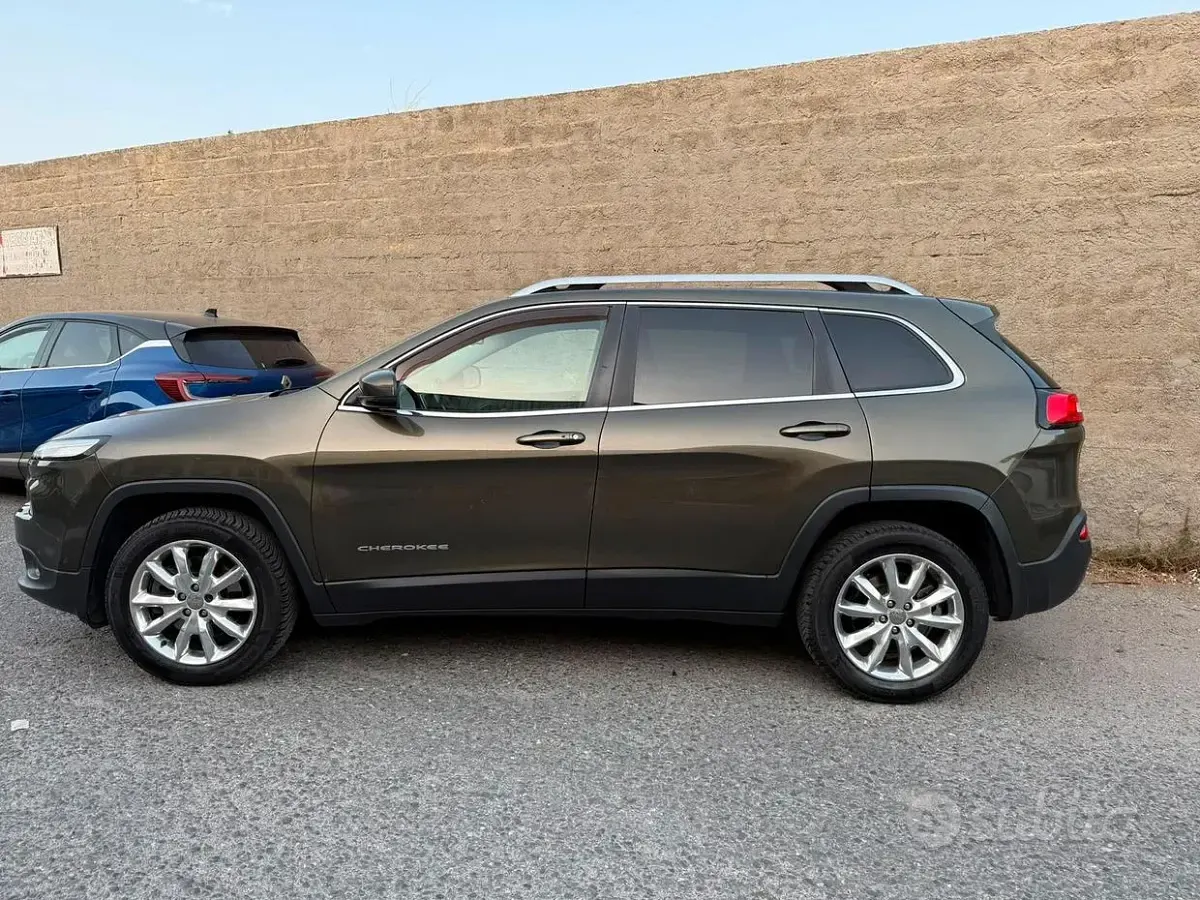 Usata Jeep Cherokee 170 CV (125 kW) 2014 Verde SUV