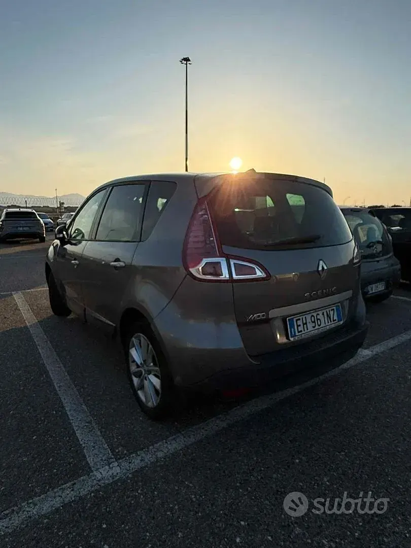 Usata Renault Scenic E-Tech XMOD 110 CV (80 kW) 2011 Berlina