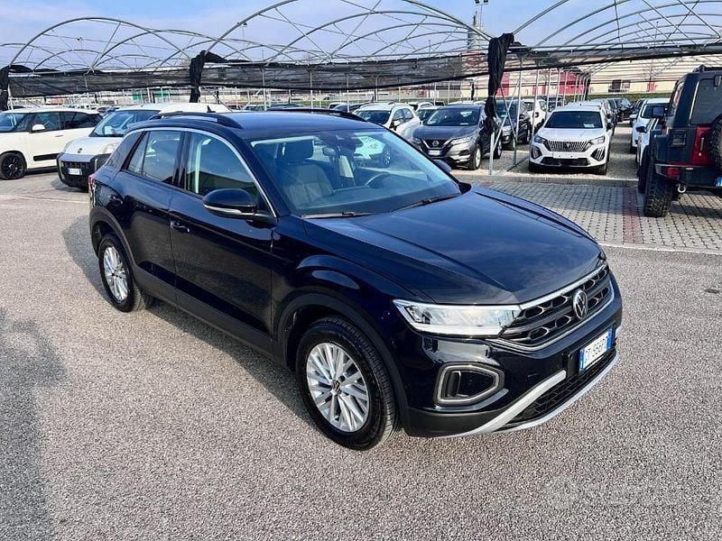Usata VW T-Roc Life 116 CV (85 kW) 2024 Nero SUV