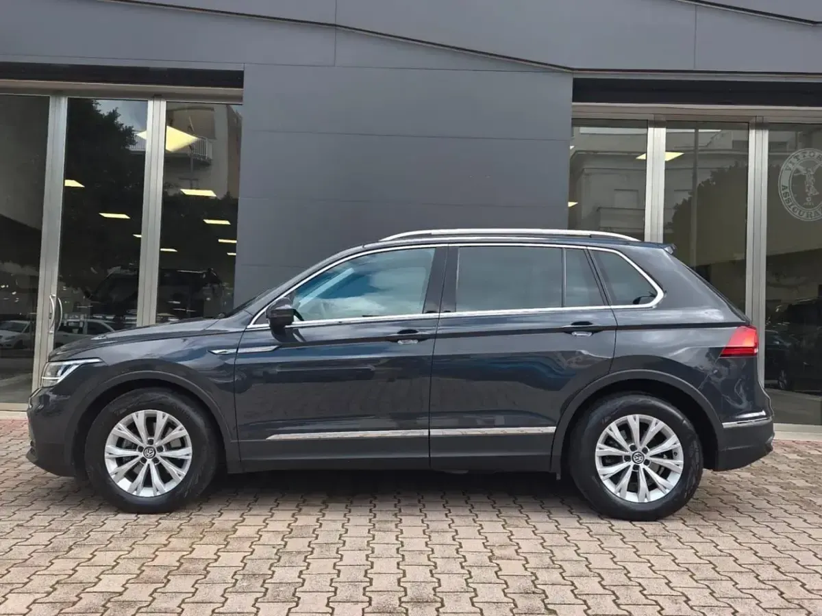 Usata VW Tiguan Life 122 CV (89 kW) 2022 Grigio SUV