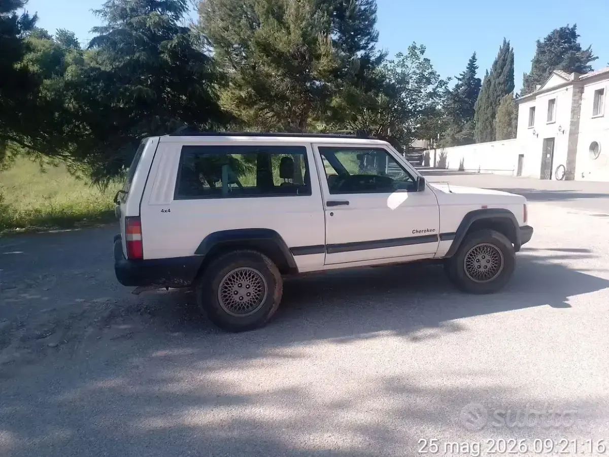 Usata Jeep Cherokee 116 CV (85 kW) 1998 Bianco SUV