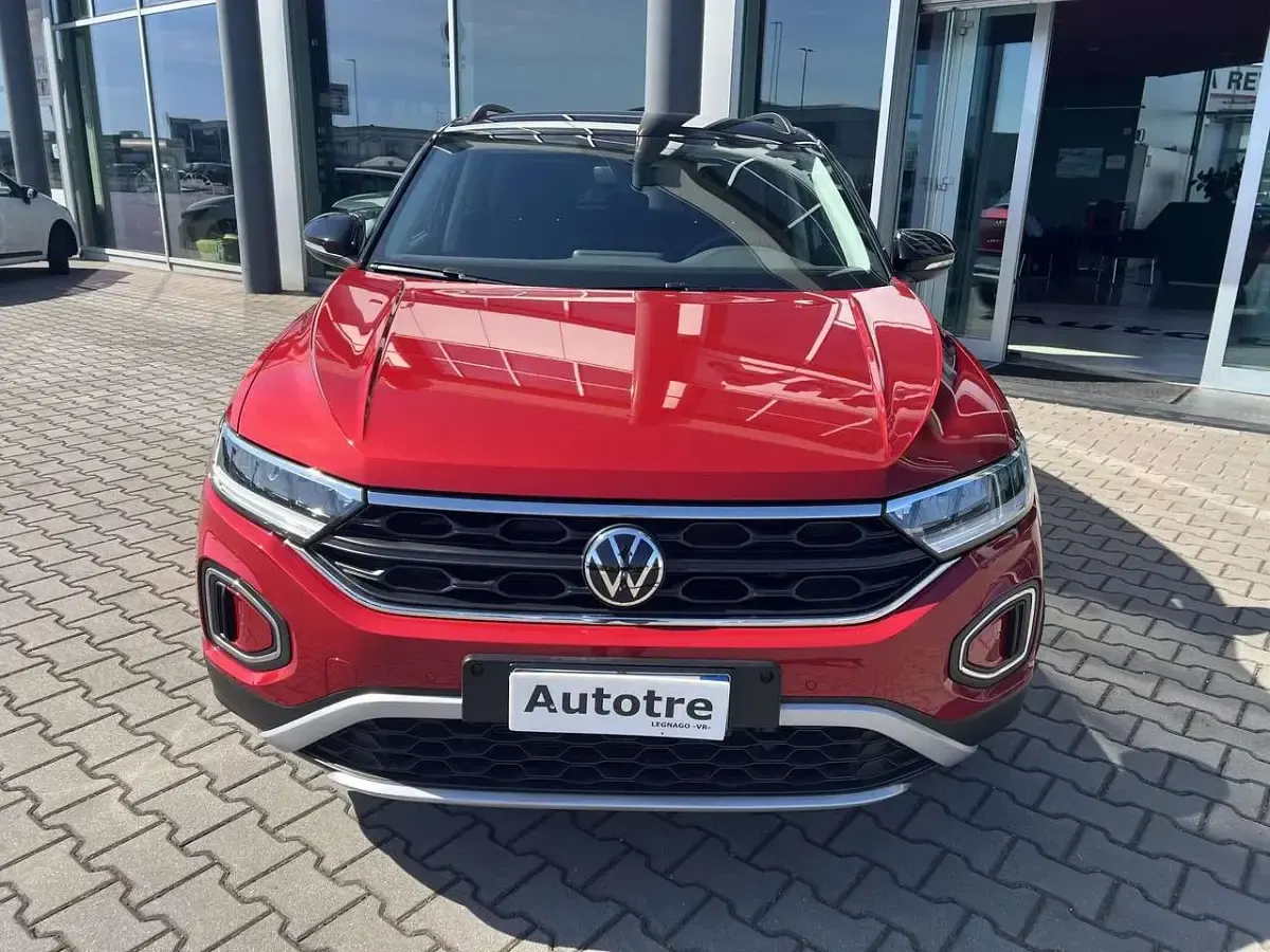 Usata VW T-Roc Life 116 CV (85 kW) 2025 Rosso SUV