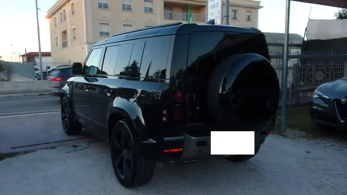Usata Land Rover Defender SE Dynamic 248 CV (182 kW) 2024 Nero SUV