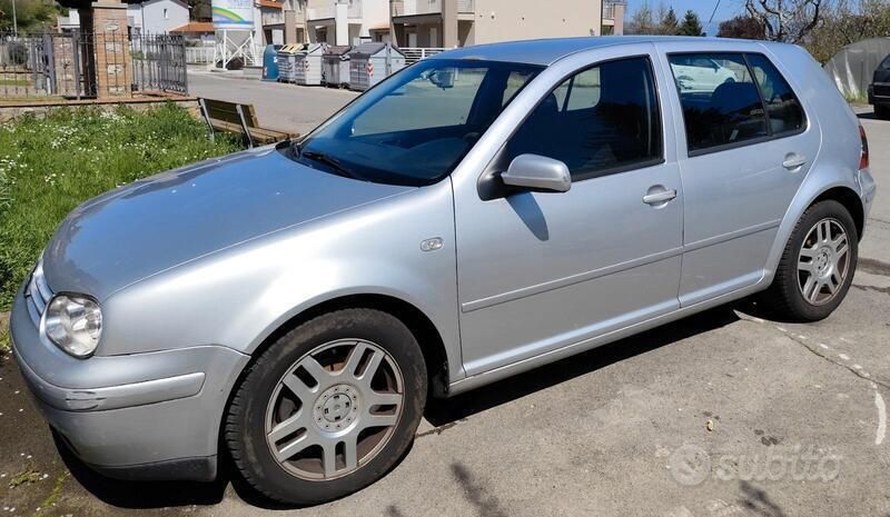 Argento Usata 2002 VW Golf IV Tre volumi | 1600 € (Ottimo prezzo) - Immagine 1/4