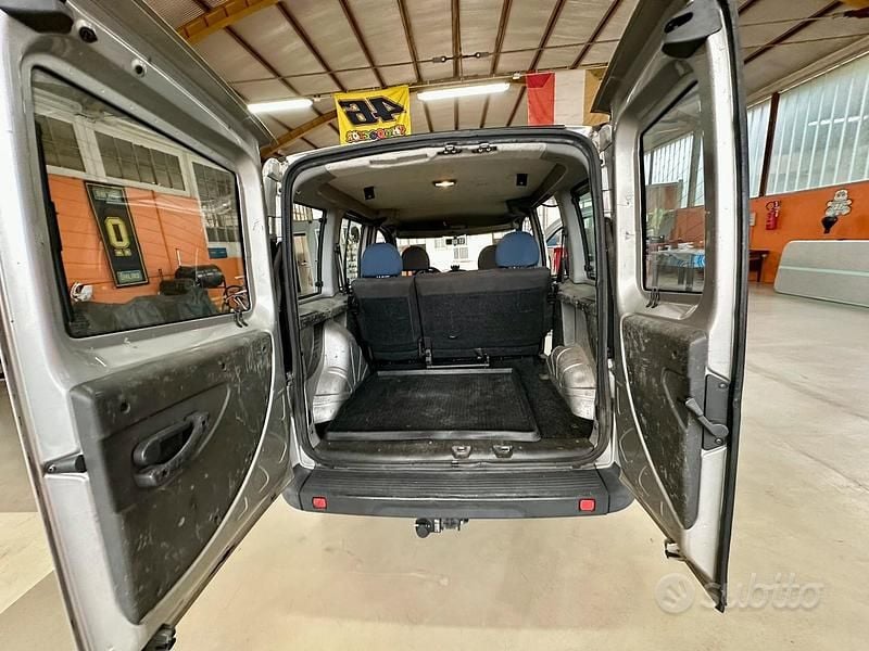 Usata Fiat Doblò 120 CV (88 kW) 2007 Grigio Monovolume