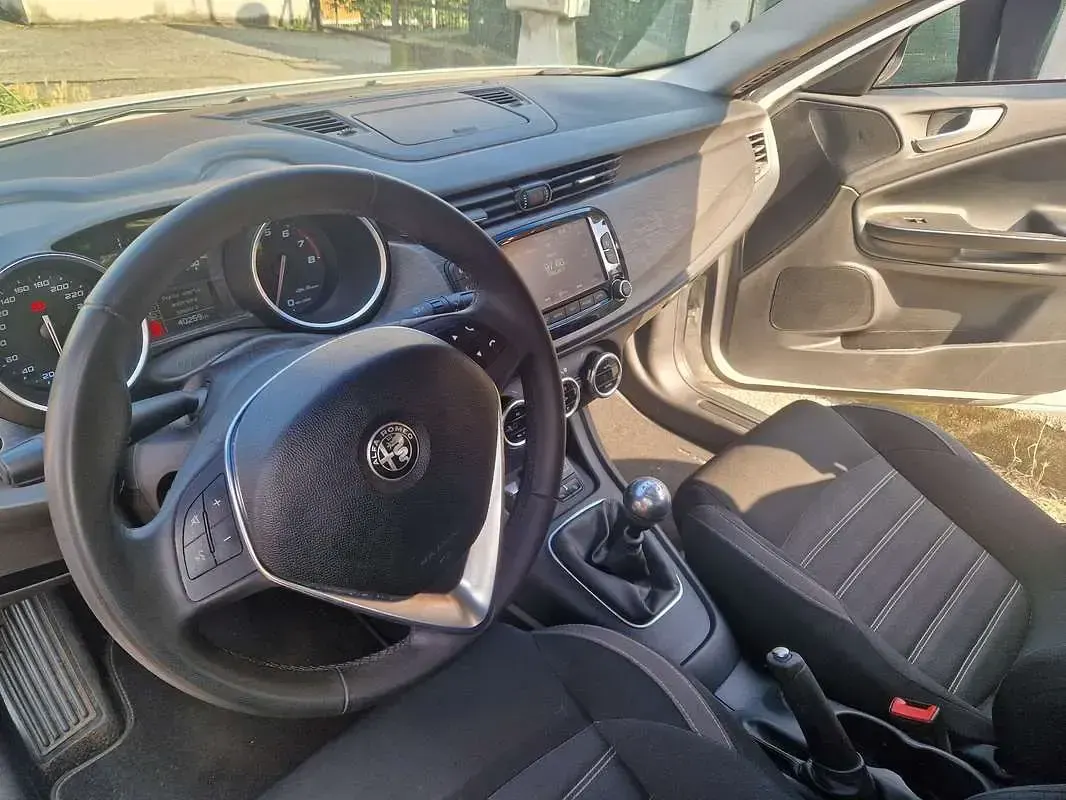 Usata Alfa Romeo Giulietta Super 120 CV (88 kW) 2020 Utilitaria