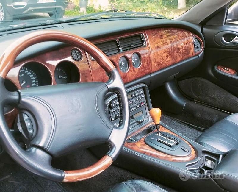 Usata Jaguar XK8 284 CV (208 kW) 1996 Nero Cabrio
