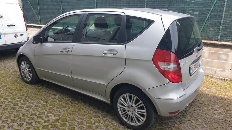 Usata Mercedes A180 Elegance 109 CV (80 kW) 2009 Grigio Berlina