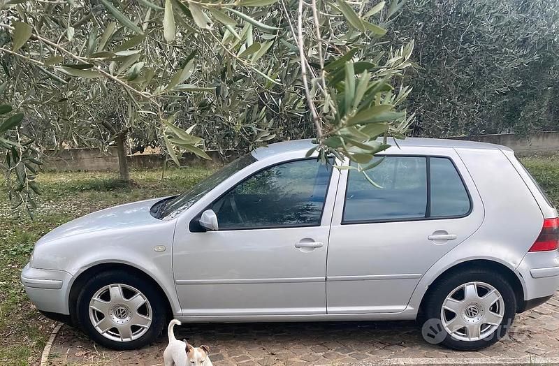 Usata VW Golf IV 2000 Grigio Berlina