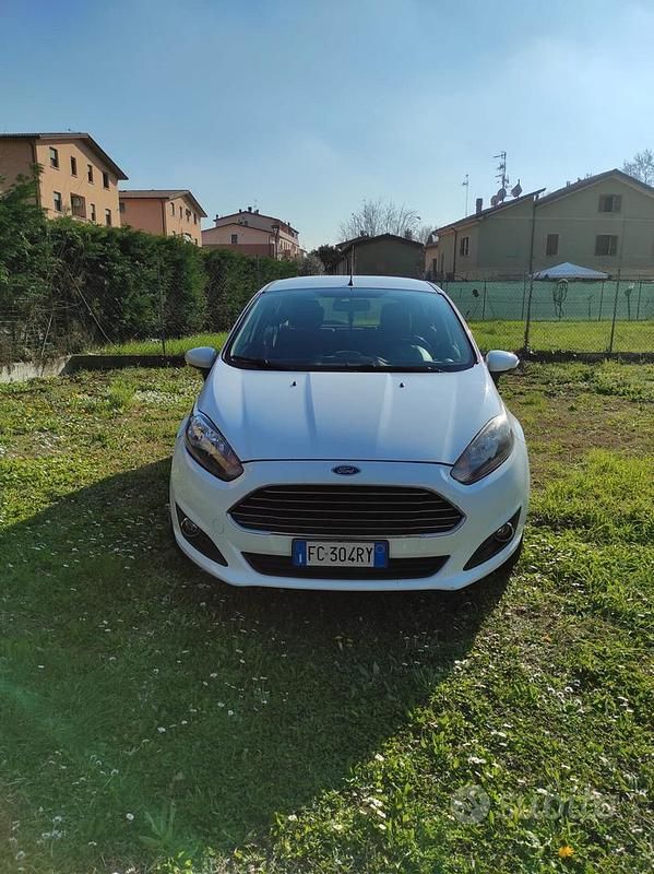 Usata Ford Fiesta 95 CV (69 kW) 2016 Bianco Berlina