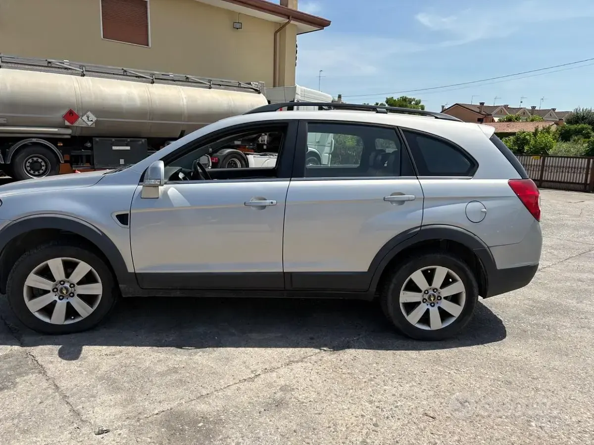Usata Chevrolet Captiva Sport 150 CV (110 kW) 2007 Grigio SUV
