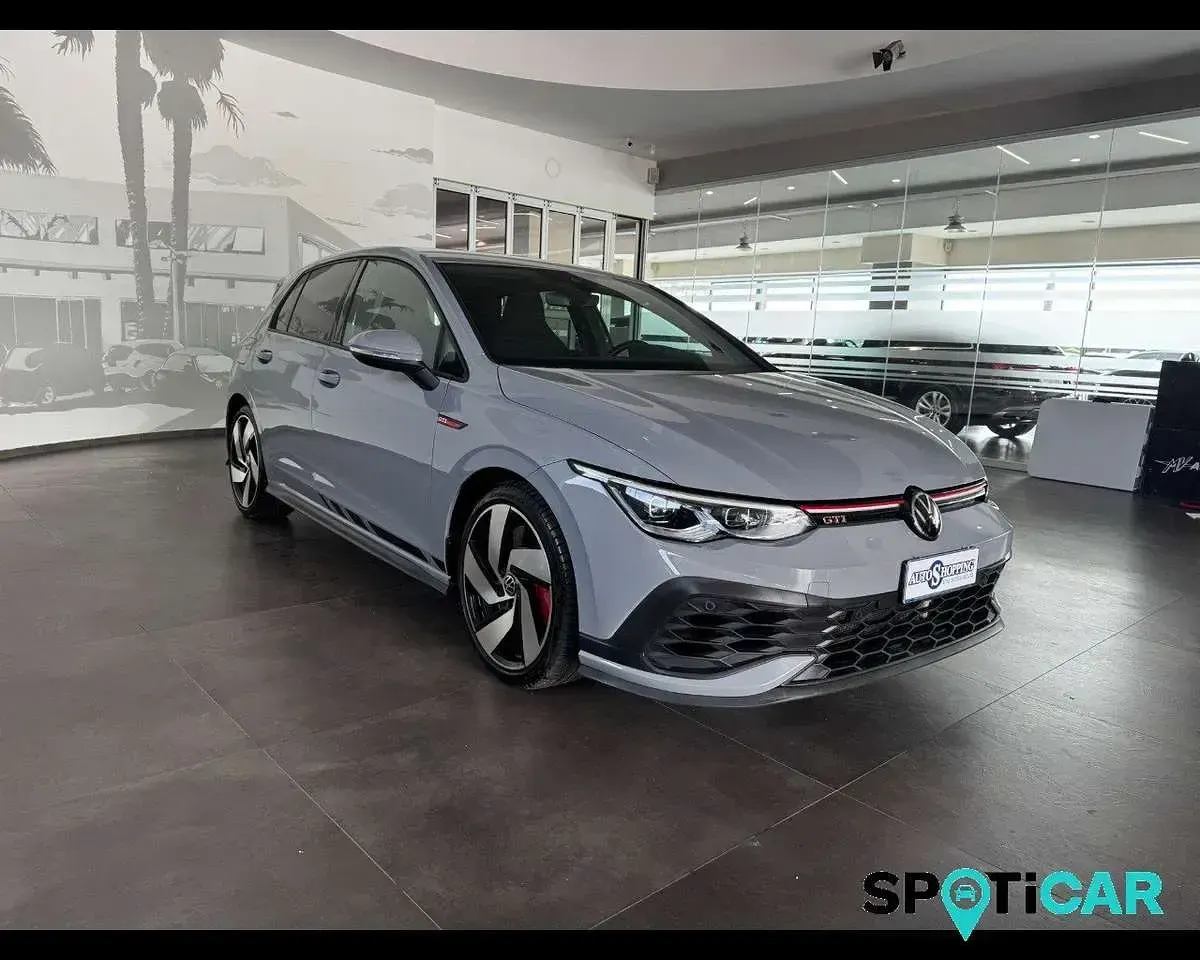 Usata VW Golf VIII GTI 300 CV (220 kW) 2023 Grigio Utilitaria