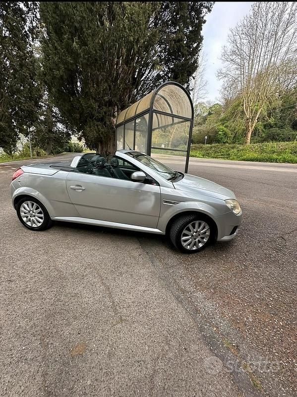 Usata Opel Tigra 90 CV (66 kW) 2005 Grigio Cabrio
