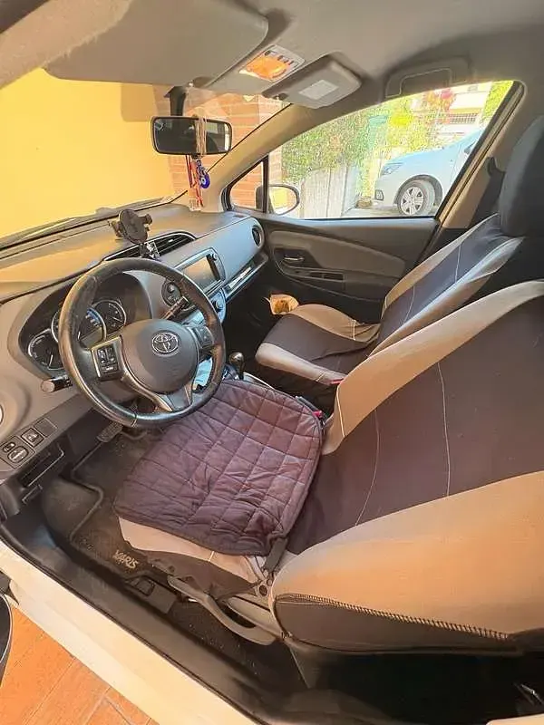 Usata Toyota Yaris Hybrid Style 75 CV (55 kW) 2015 Berlina