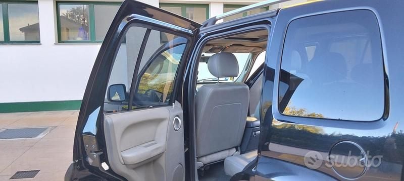 Usata Jeep Cherokee 2005 Nero SUV