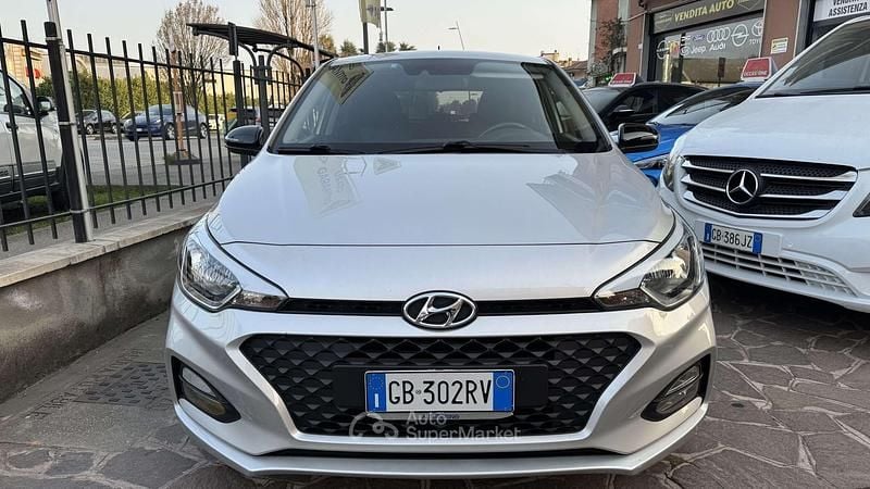Usata Hyundai i20 75 CV (55 kW) 2020 Argento Utilitaria