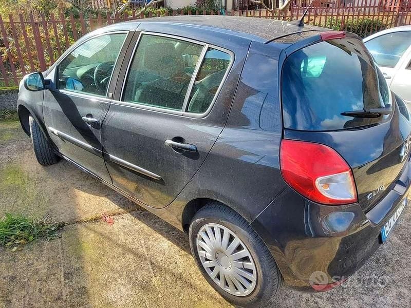 Usata Renault Clio II Luxe 101 CV (74 kW) 2011 Nero Berlina