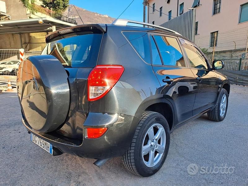 Usata Toyota RAV4 136 CV (100 kW) 2007 Nero SUV