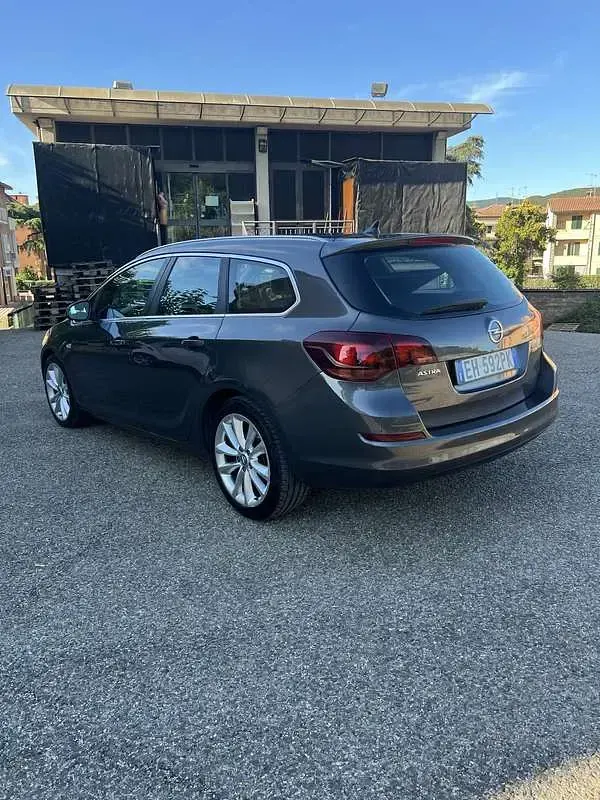 Usata Opel Astra Cosmo 125 CV (91 kW) 2011 Grigio Station wagon