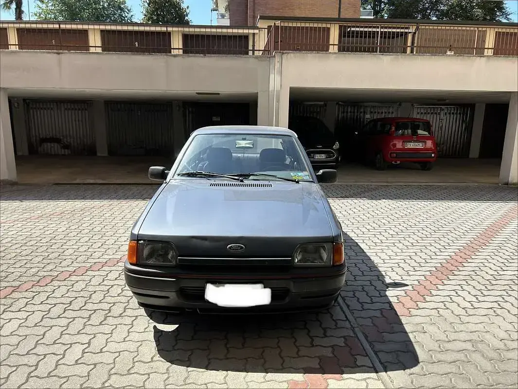 Usata Ford Escort 49 CV (36 kW) 1987 Berlina