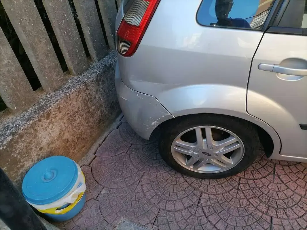 Usata Ford Fiesta Ghia 68 CV (50 kW) 2005 Argento Utilitaria