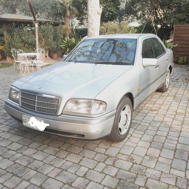 Usata Mercedes C200 136 CV (100 kW) 1995 Grigio Berlina