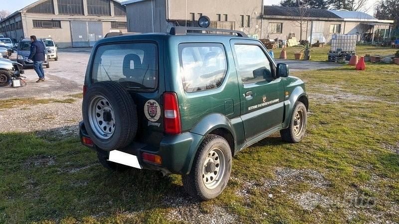 Usata Suzuki Jimny 86 CV (63 kW) 2007 Verde SUV