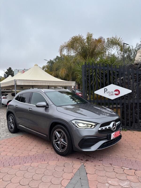 Grigio Usata 2022 Mercedes GLA220 Premium SUV | 40.990 € (Buon prezzo) - Immagine 1/4