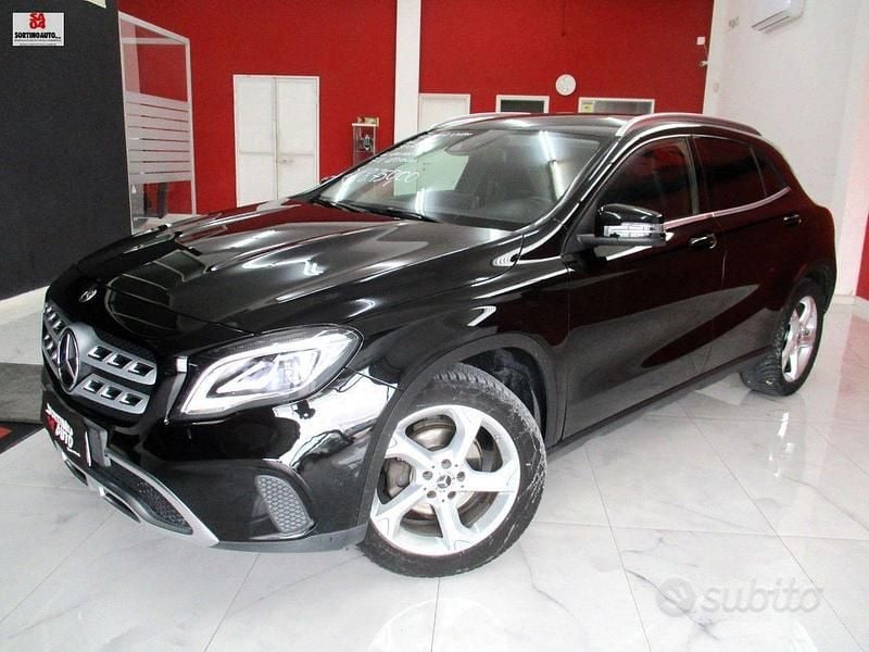 Usata Mercedes GLA200 Premium 136 CV (100 kW) 2017 Nero SUV