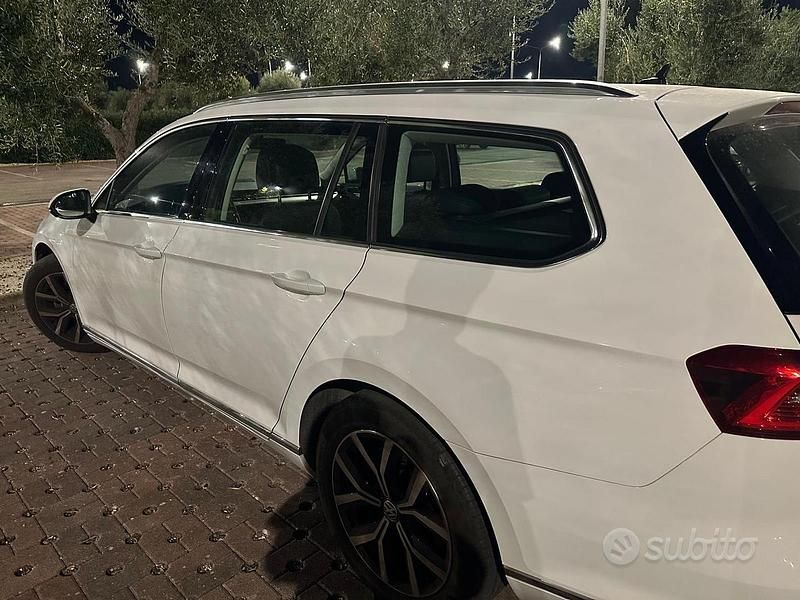 Usata VW Passat Executive 150 CV (110 kW) 2019 Bianco Station wagon