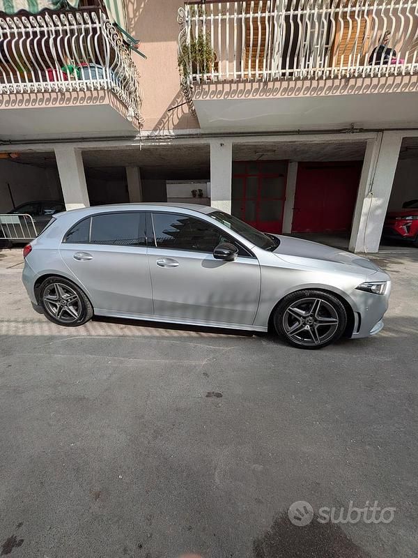 Usata Mercedes A180 Premium 116 CV (85 kW) 2019 Grigio Berlina