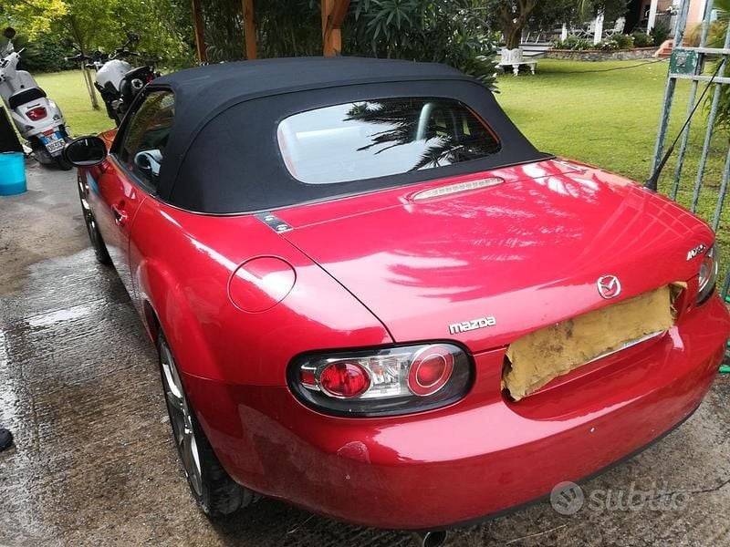 Usata Mazda MX5 160 CV (117 kW) 2006 Rosso Cabrio