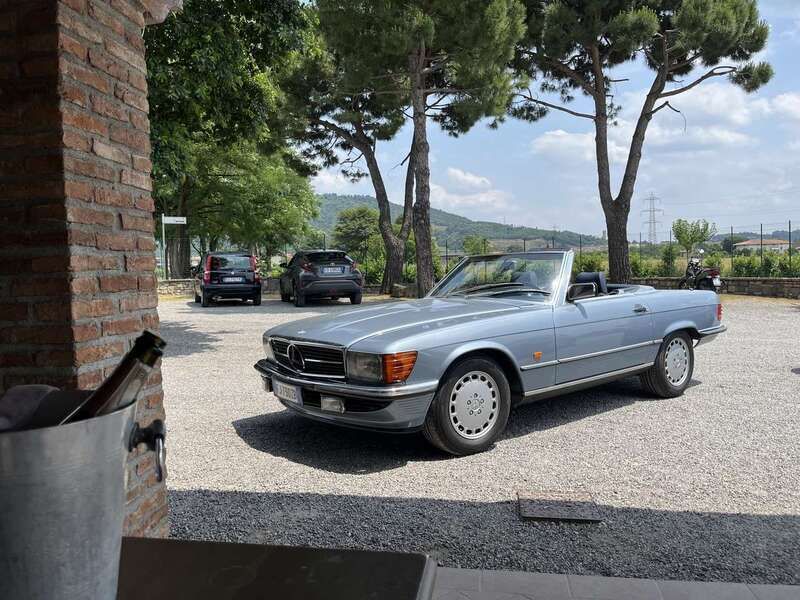 Blu/azzurro Usata 1987 Mercedes 560 Cabrio | 43.900 € - Immagine 1/4