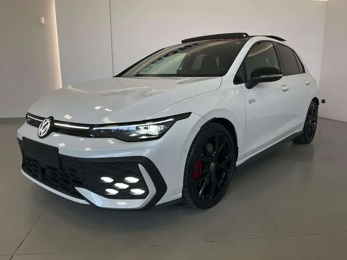 Usata VW Golf VIII GTI 265 CV (194 kW) 2025 Oryx white) Berlina