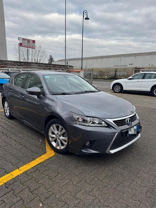 Grigio Usata 2014 Lexus CT200h Berlina | 10.990 € (Buon prezzo) - Immagine 1/4